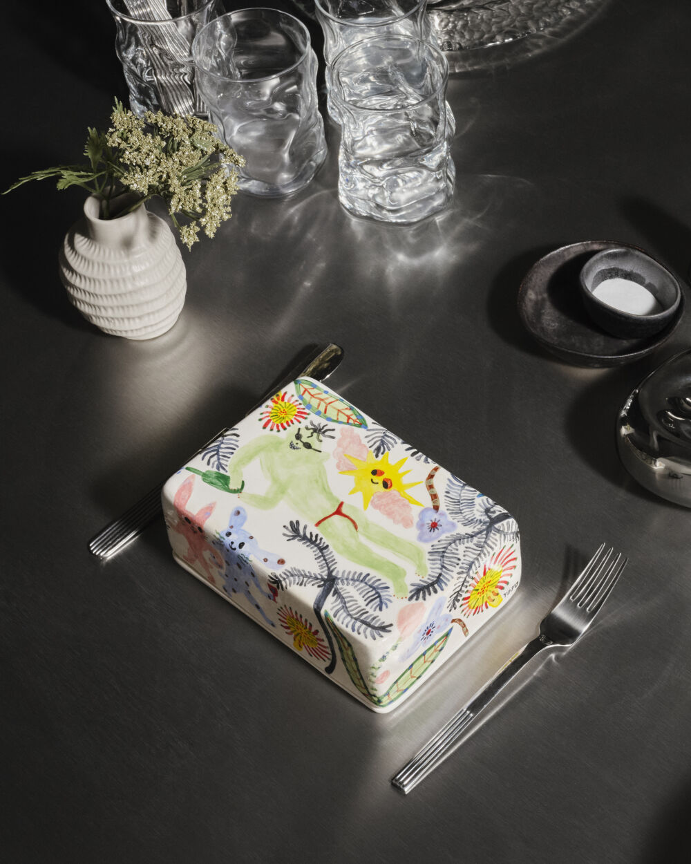 Handpainted lunch box by the upcoming artist Yoyo Nasty for the app company Dreams