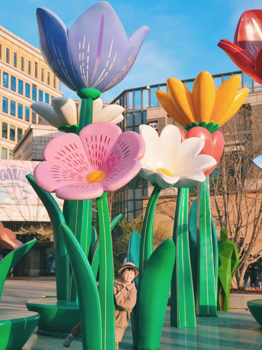 Public art by the flower illustrator Malin Gyllensvaan