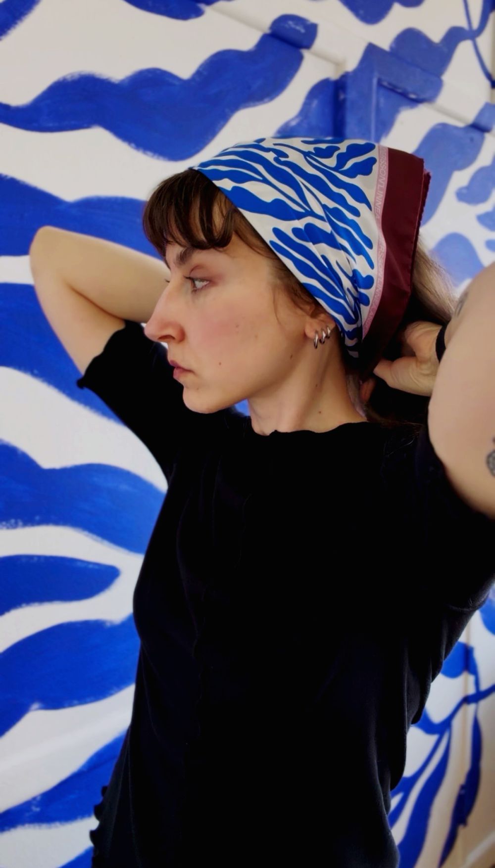 THe artist Linnéa Andersson in her studio